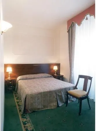 Centrum Ξενοδοχείο Κατάνια